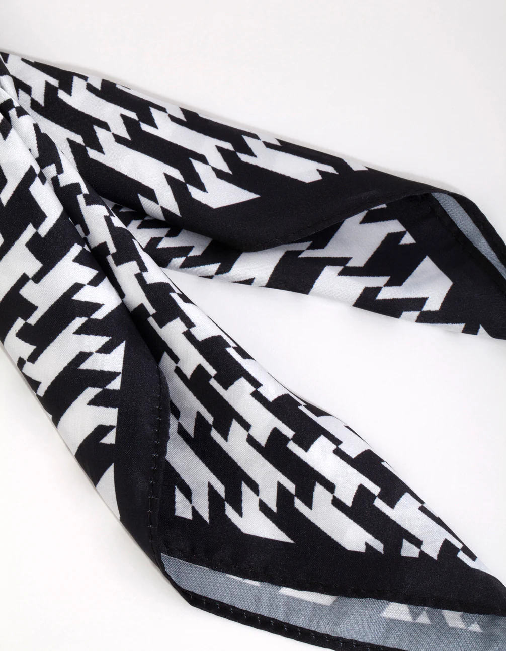 Black & White Houndstooth Mini Bandana Hair Scarf - Image 3
