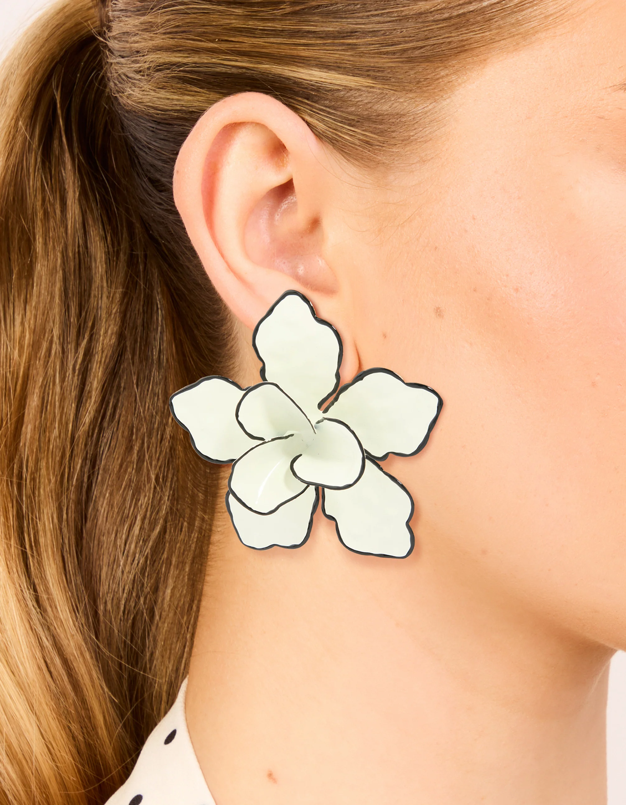 Black & White Five Petal Flower Stud Earrings - Image 6