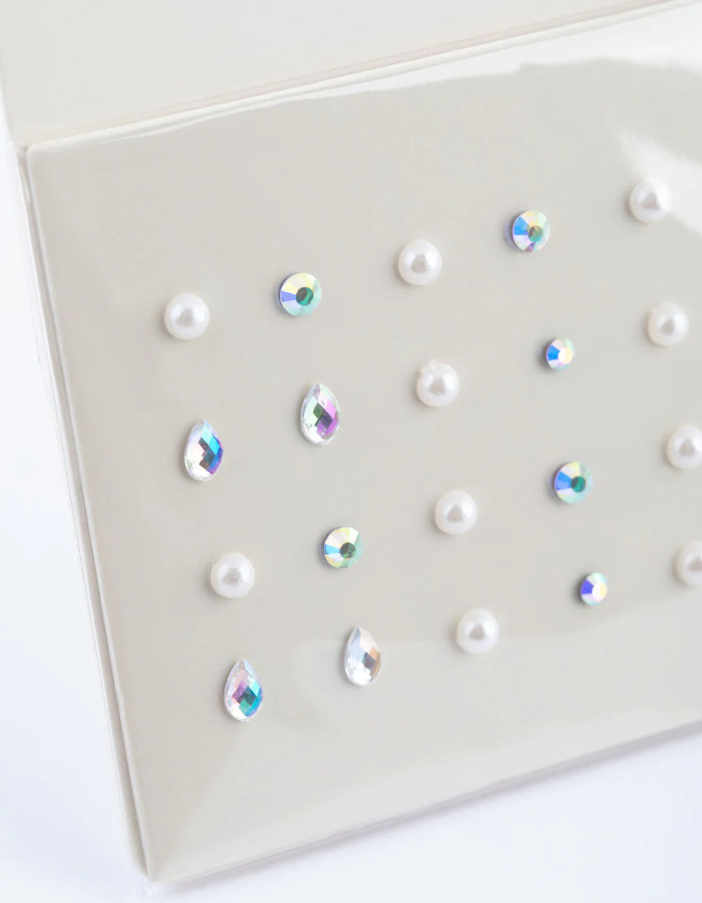 Pearl & Diamante Face Jewels - Image 3