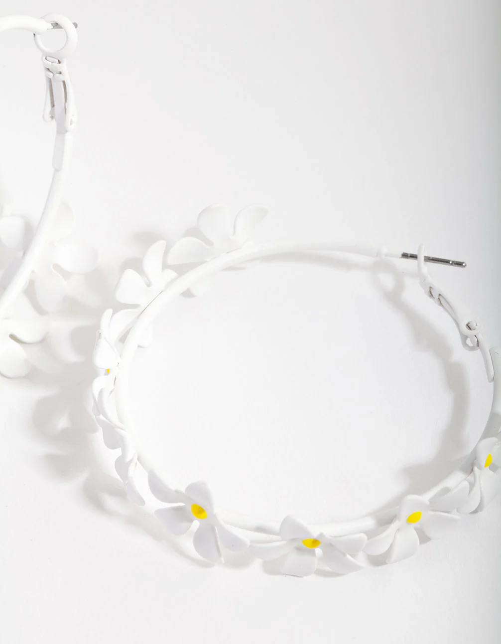 White Daisy Chain Hoop Earrings - Image 3
