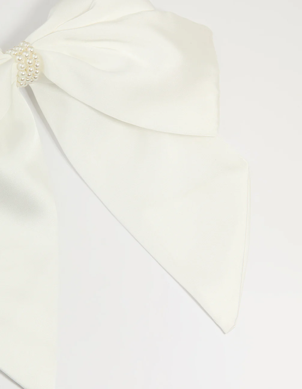White Layered Pearl Bow Hair Clip - Image 3